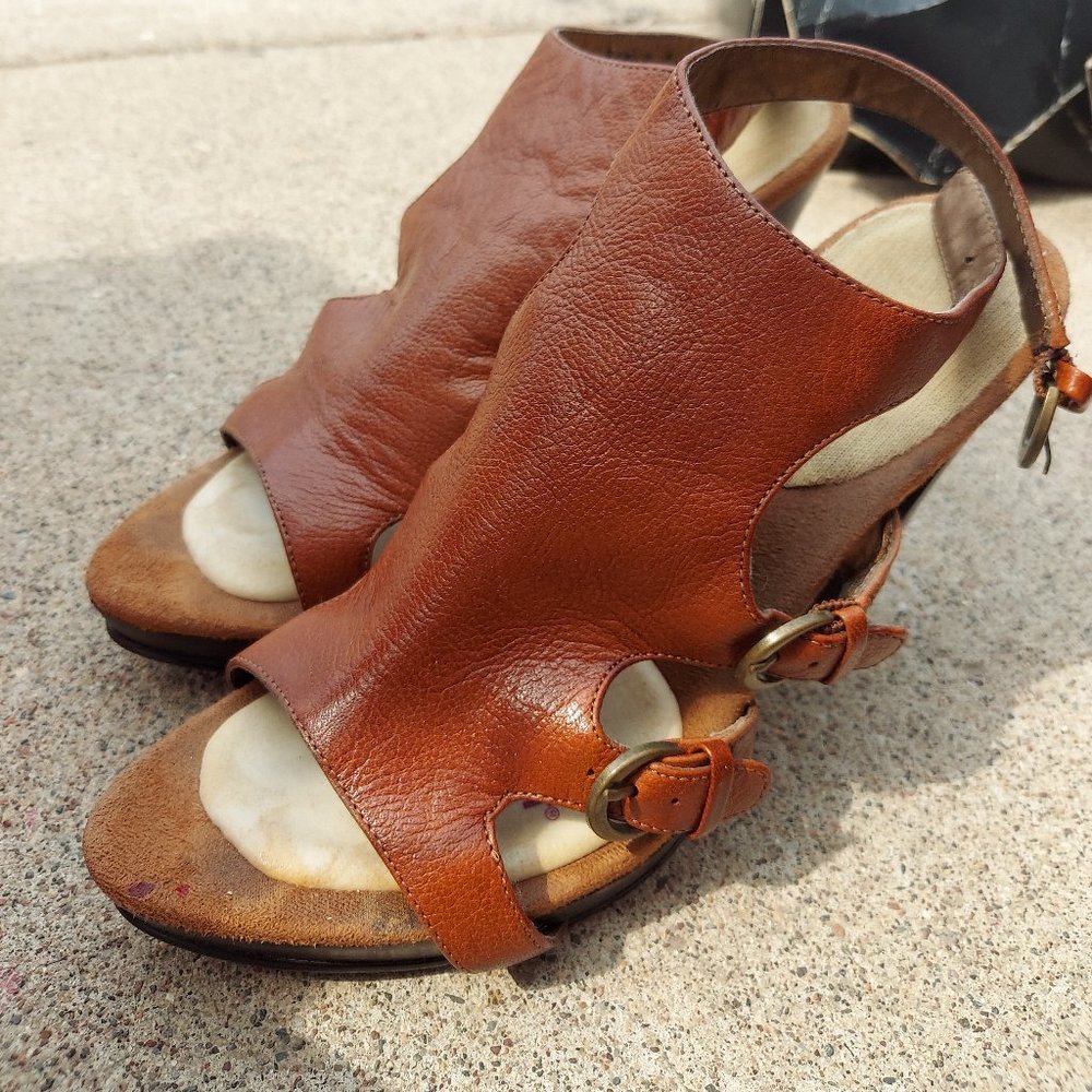 Neauri heels